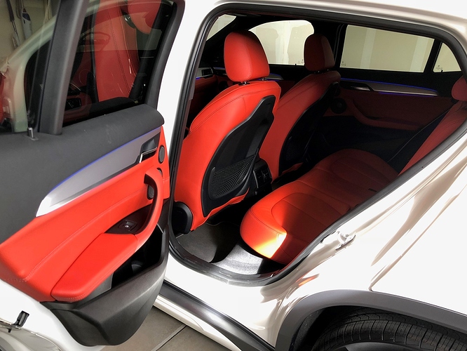 BMW%205%20(backseat)