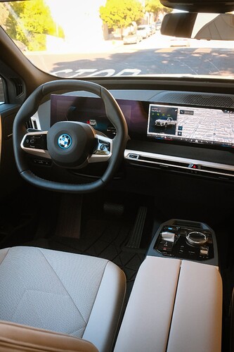 BMW_iX-8