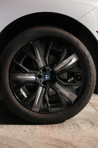 BMW_iX-4-2